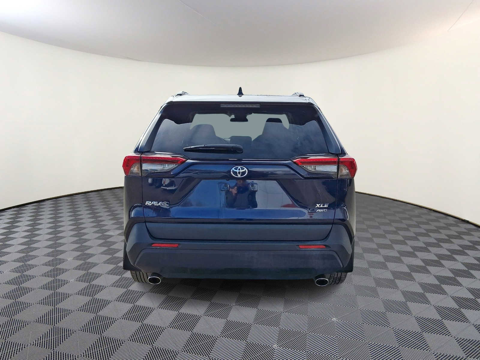 Used 2021 Toyota RAV4 XLE w/ Convenience Package image 7