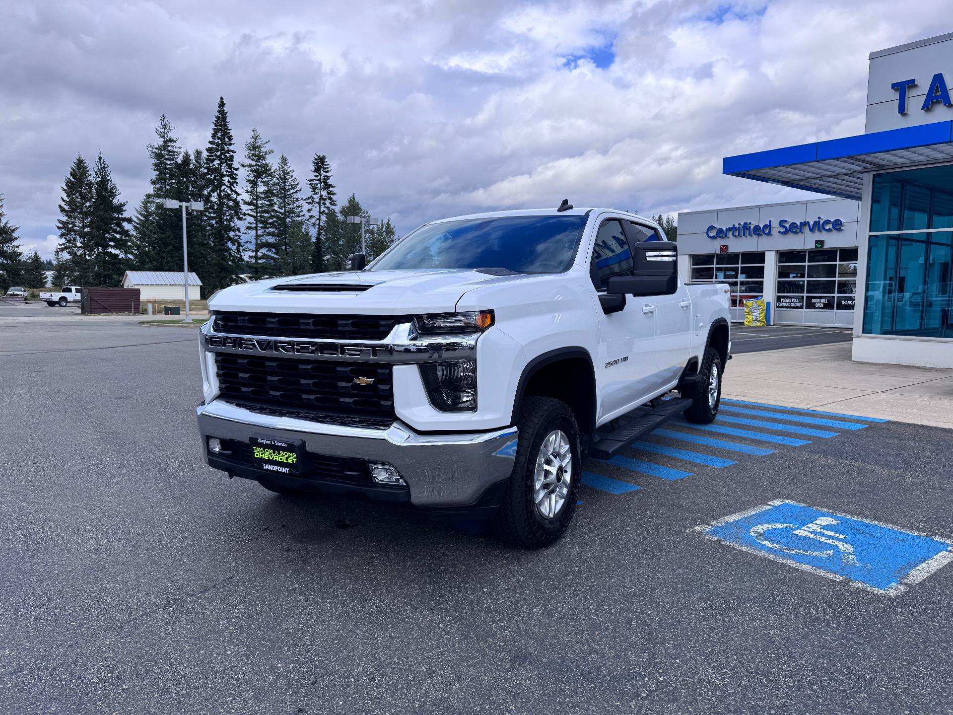 Used 2023 Chevrolet Silverado 2500 LT w/ Convenience Package AWD/4WD image 3
