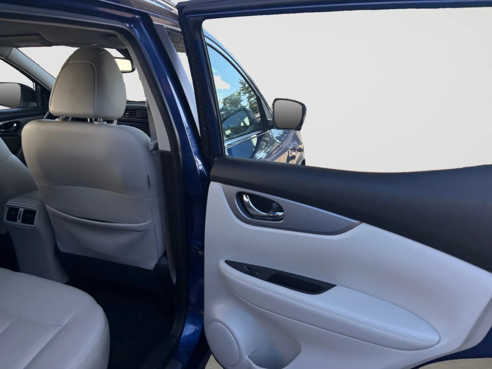 Used 2020 Nissan Rogue Sport SL w/ Premium Package AWD/4WD image 17