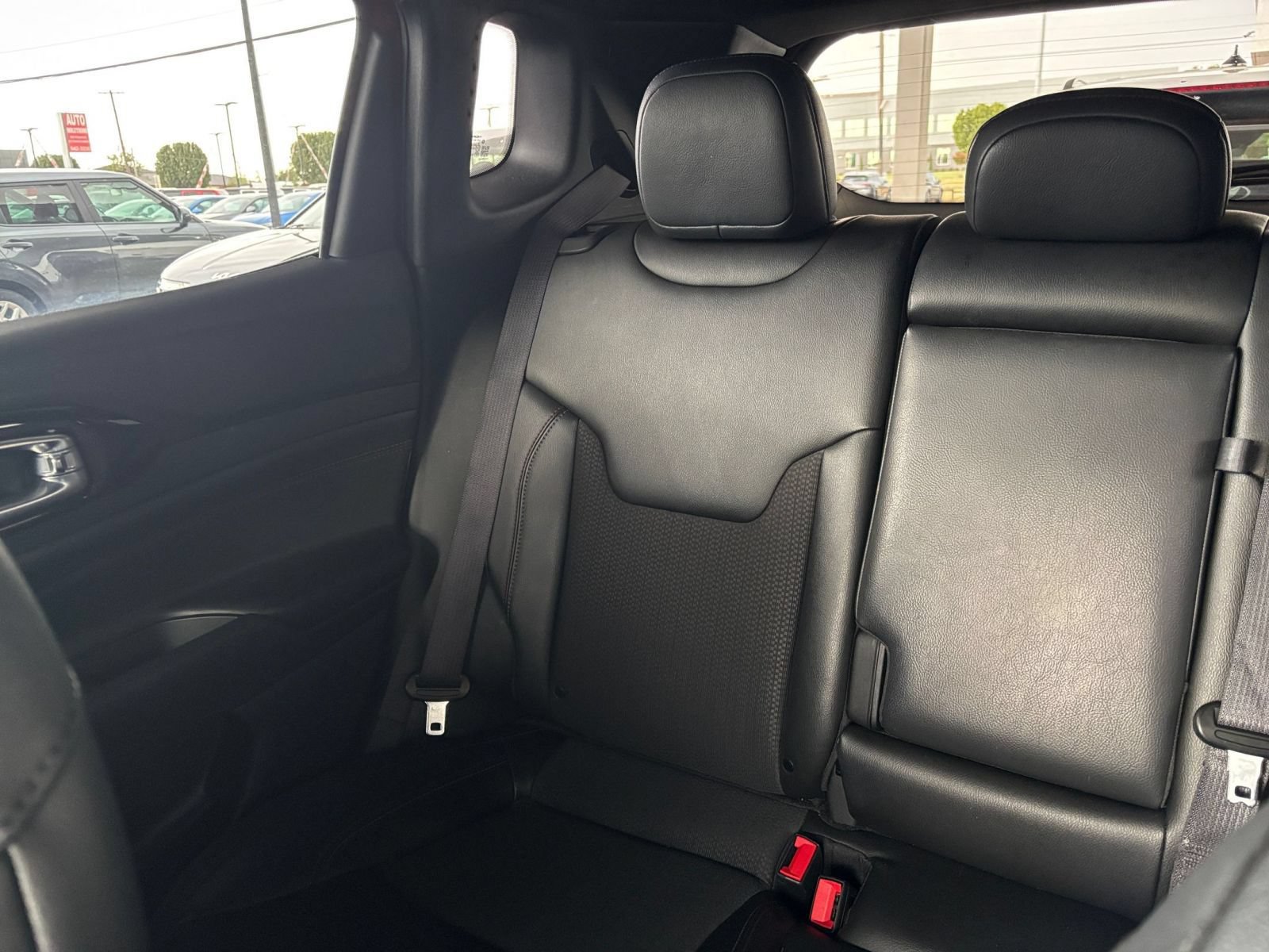 Used 2025 Jeep Compass Trailhawk AWD/4WD image 37