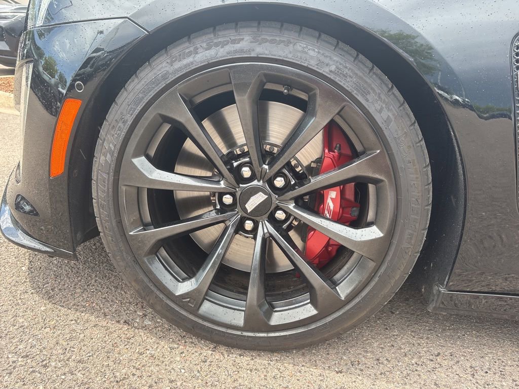 Used 2018 Cadillac CTS V w/ Luxury Package RWD image 10