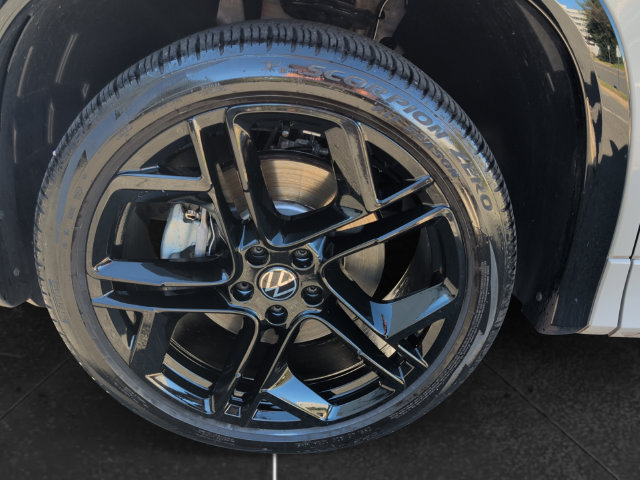 Used 2026 Volkswagen Tiguan SE R-Line AWD/4WD image 9
