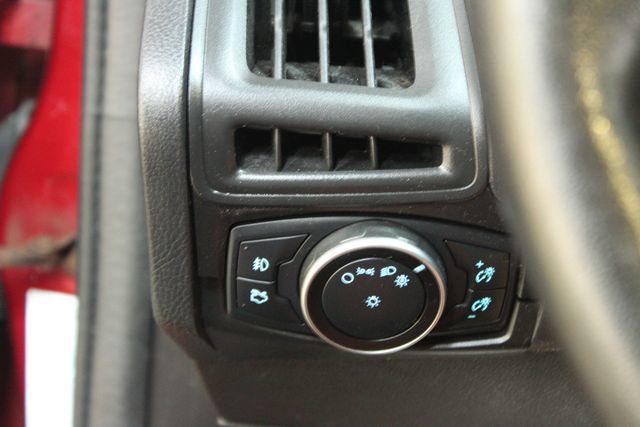 Used 2016 Ford Focus SE w/ Equipment Group 201A FWD image 13