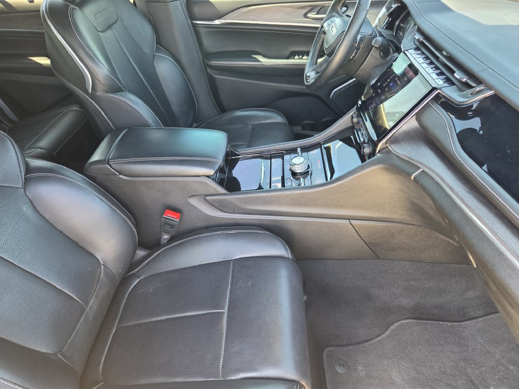 Used 2023 Jeep Grand Cherokee L Overland w/ Advanced Protech Group III AWD/4WD image 12
