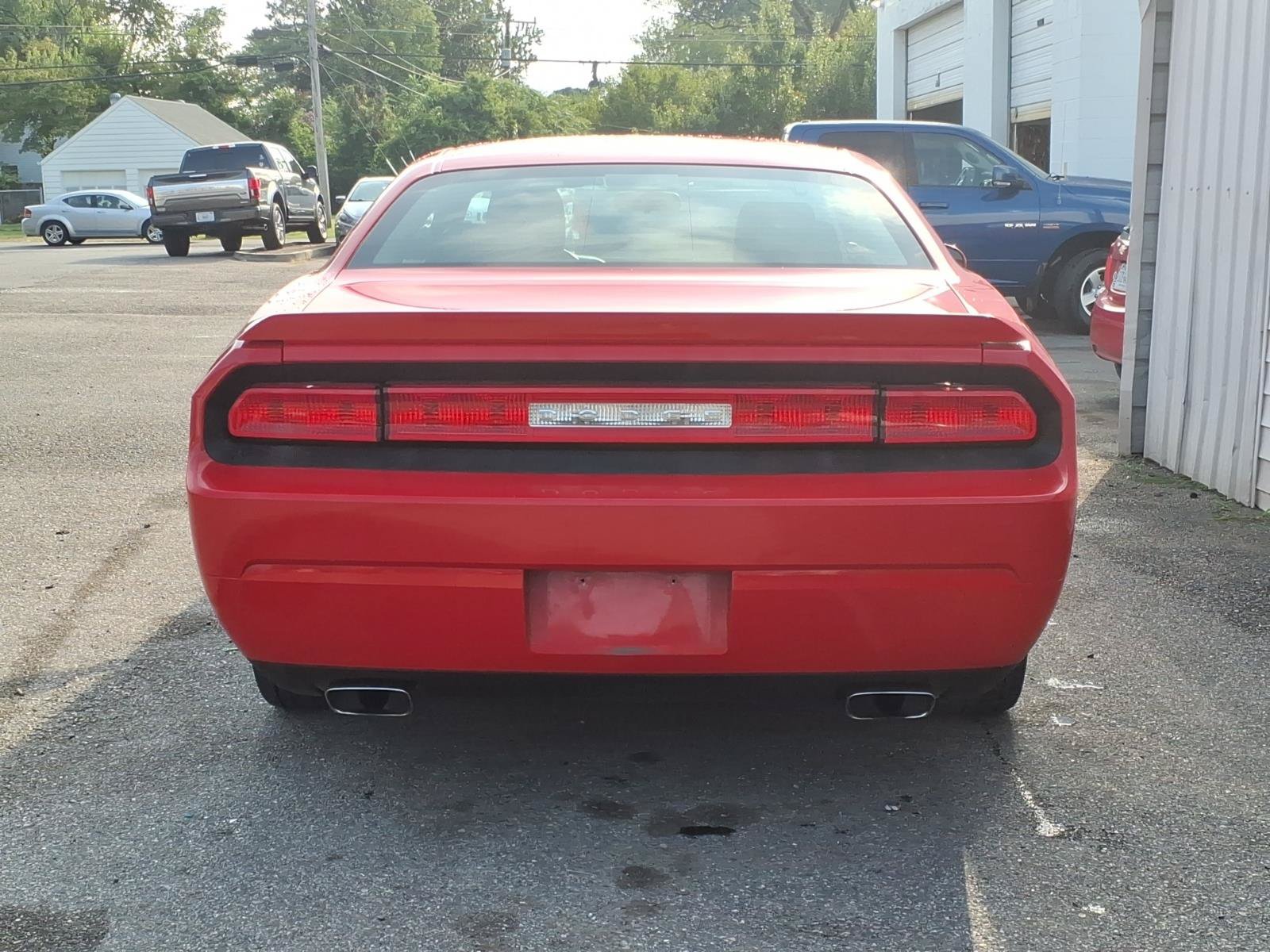 Used 2009 Dodge Challenger R/T RWD image 4