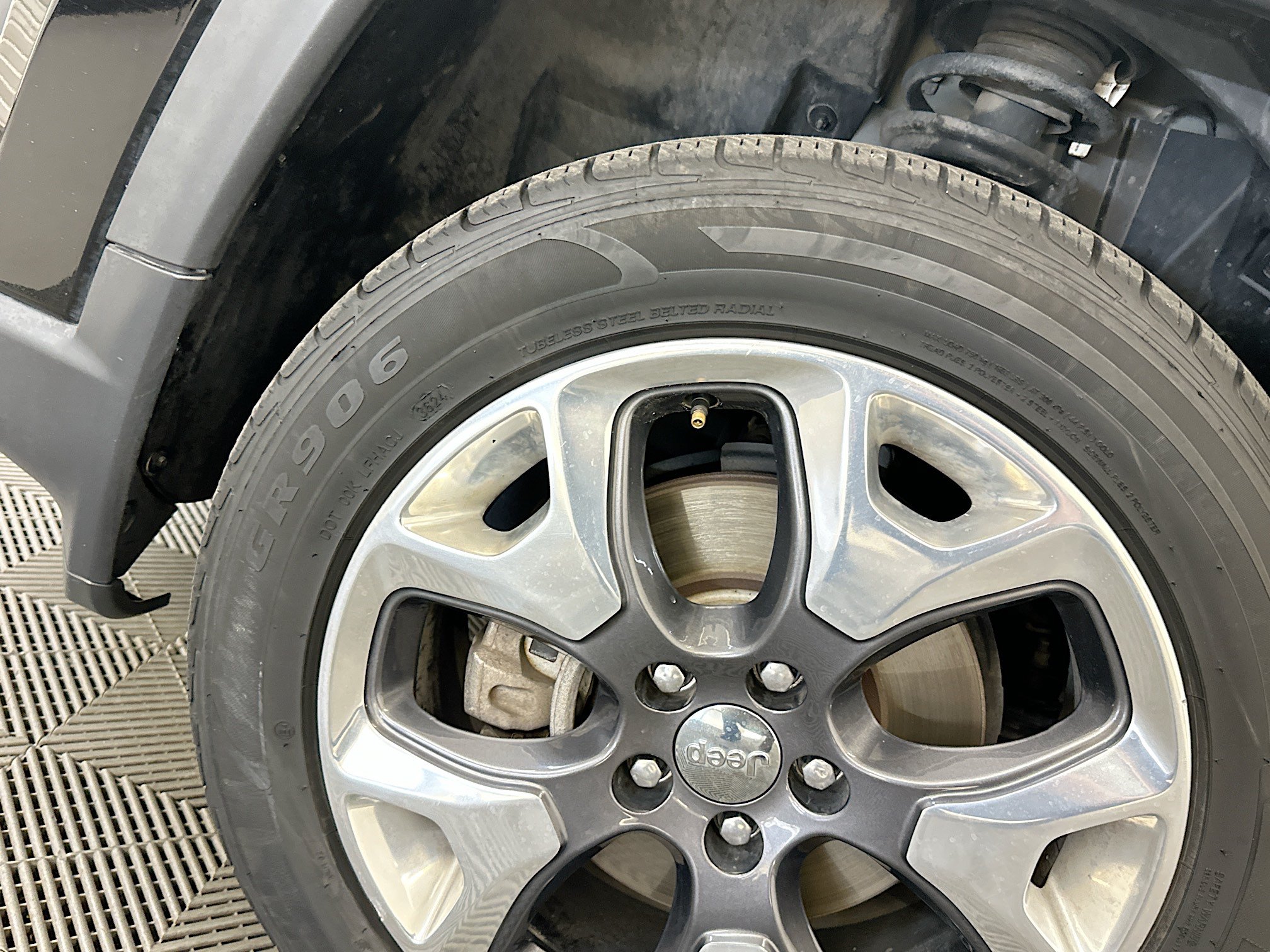 Used 2018 Jeep Compass Limited AWD/4WD image 35