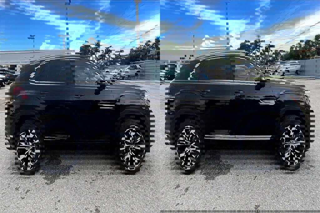 New 2026 Volkswagen Atlas Cross Sport SEL Premium R-Line image 4