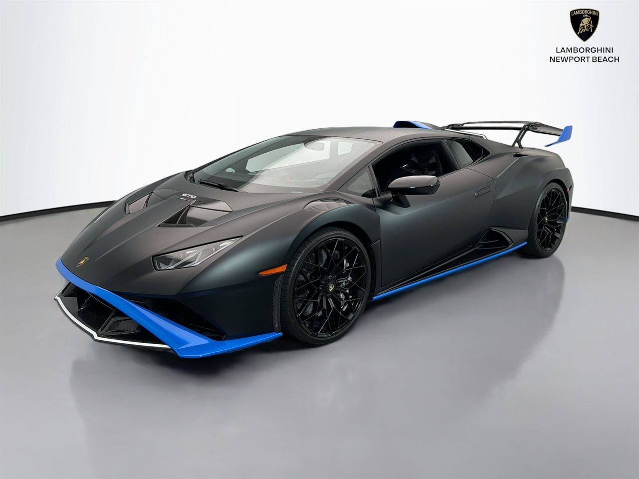 Used 2024 Lamborghini Huracan STO RWD image 21