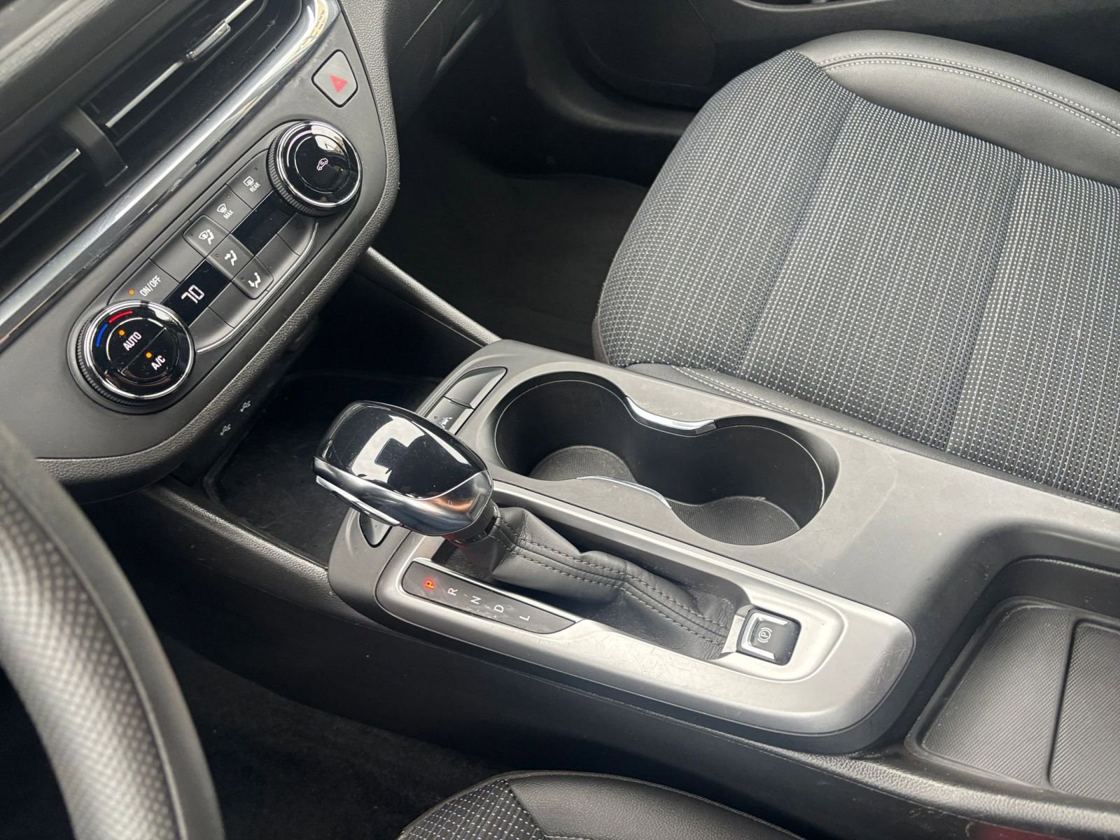 Used 2025 Buick Envista Preferred FWD image 40