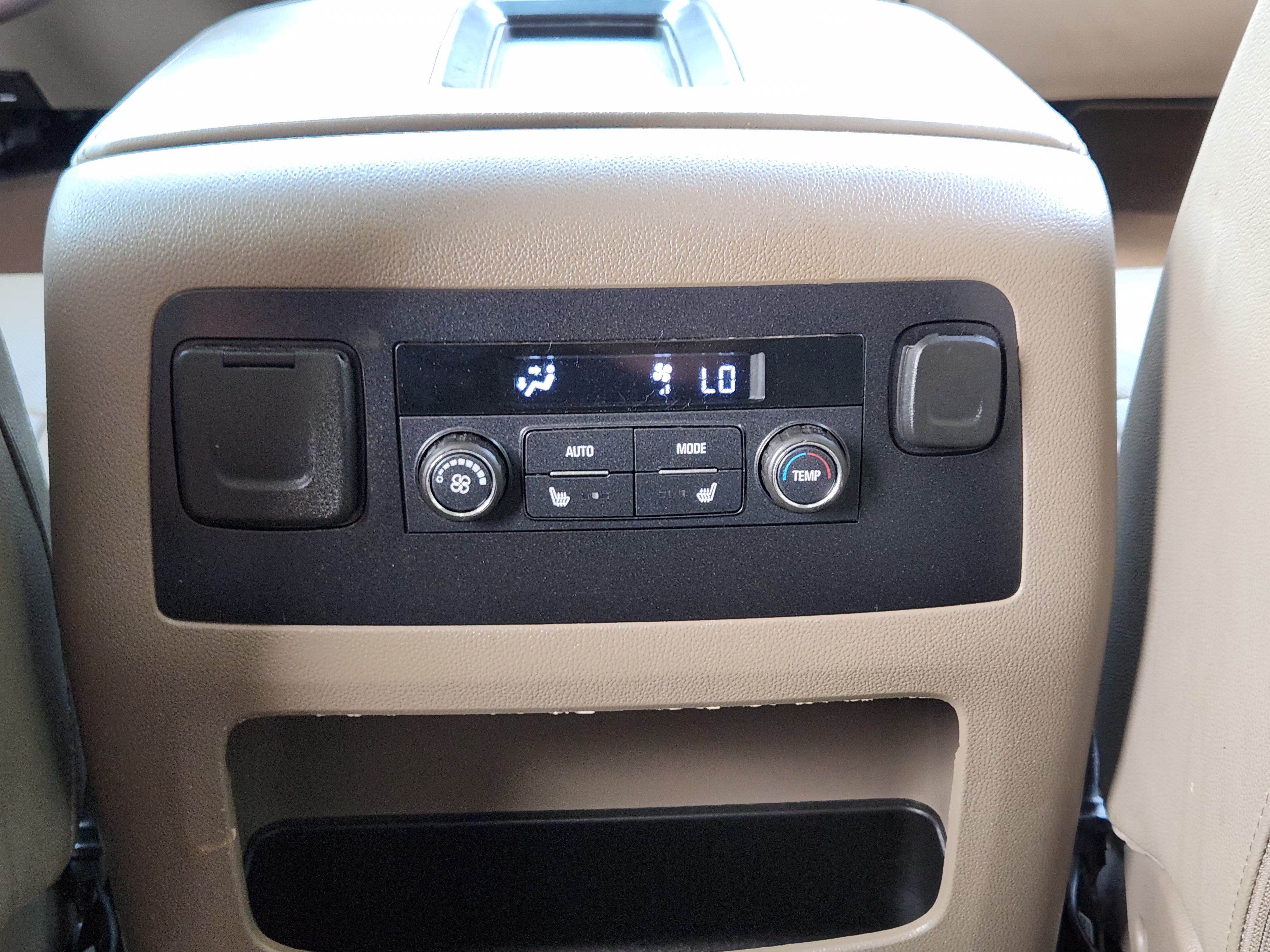 Used 2020 GMC Yukon SLT w/ Premium Edition RWD image 31