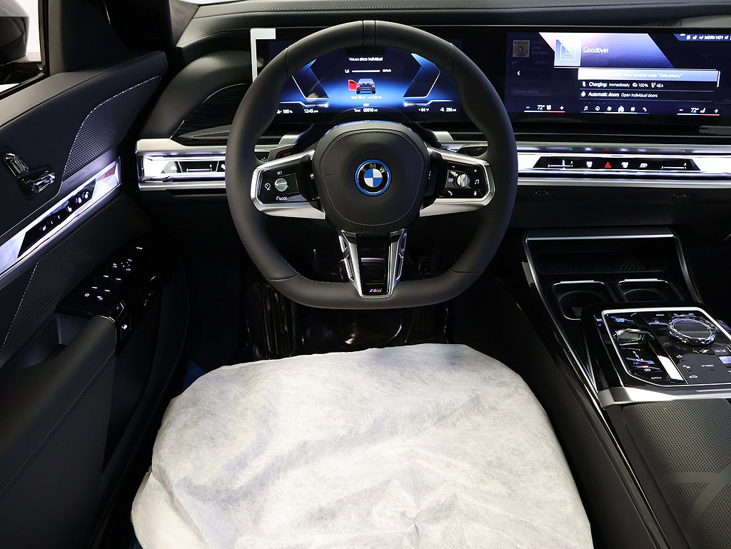Used 2026 BMW i7 xDrive60 w/ Executive Package AWD/4WD image 17