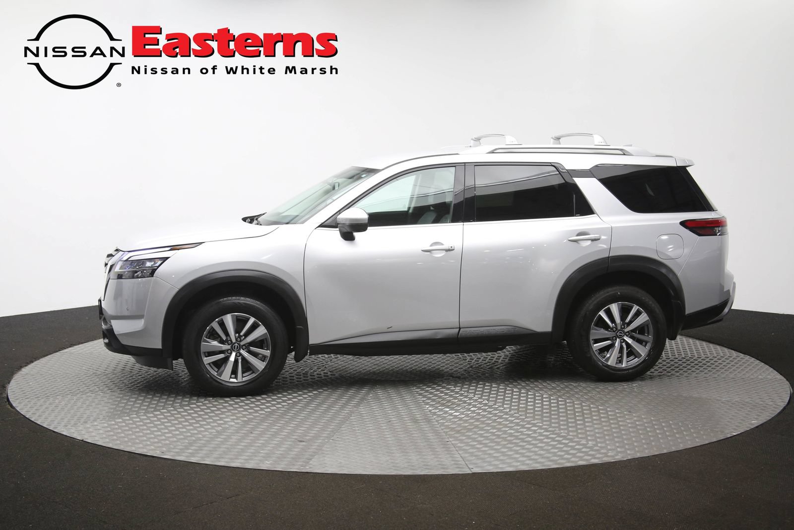 Used 2023 Nissan Pathfinder SL AWD/4WD image 60