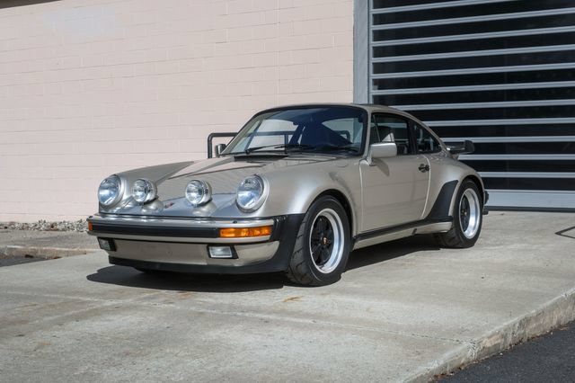 Used 1989 Porsche 911 Carrera RWD image 11