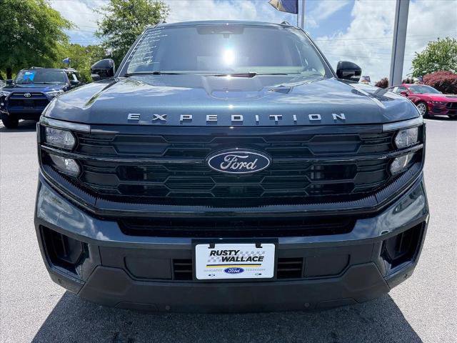 Certified 2025 Ford Expedition Active AWD/4WD image 3