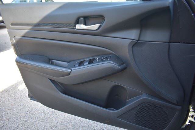 Used 2024 Nissan Altima 2.5 SV FWD image 34