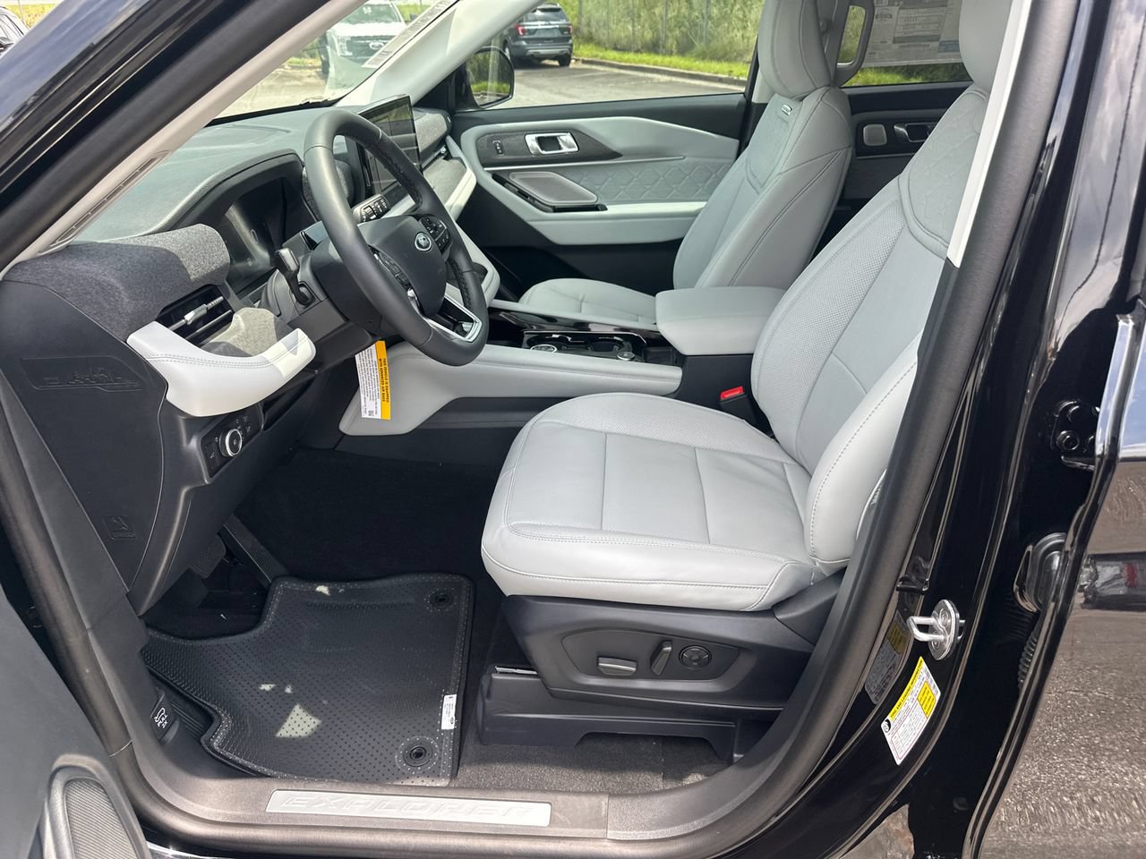 New 2026 Ford Explorer Platinum w/ LUX Leather Package AWD/4WD image 9
