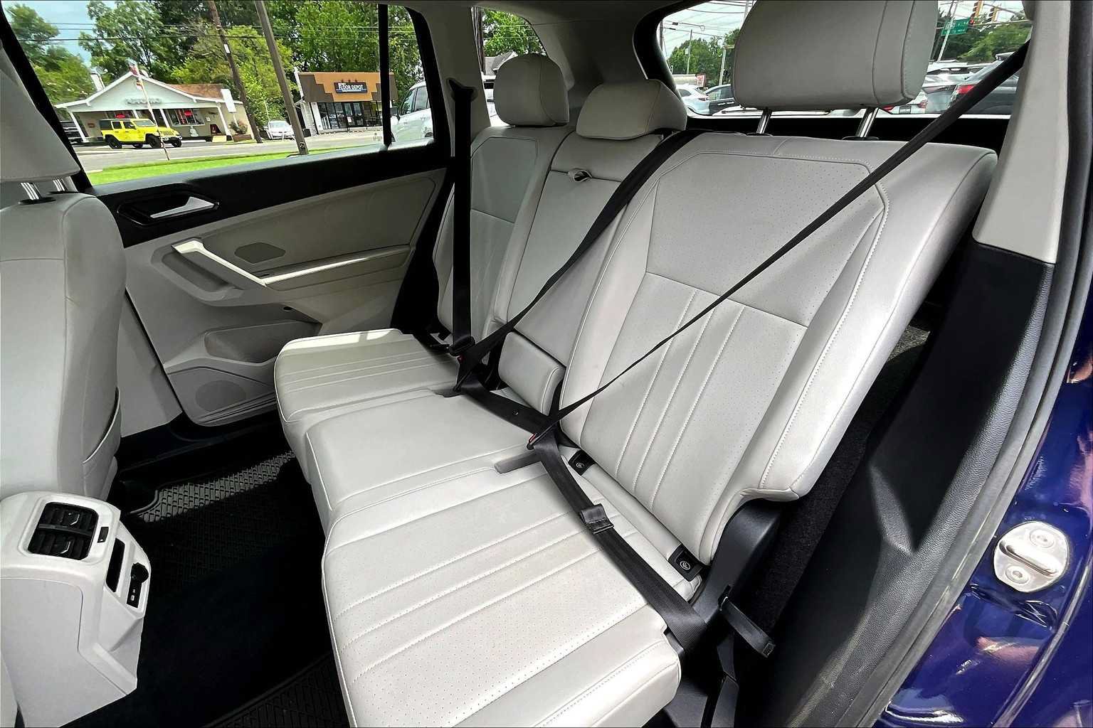 Used 2022 Volkswagen Tiguan SE AWD/4WD image 20