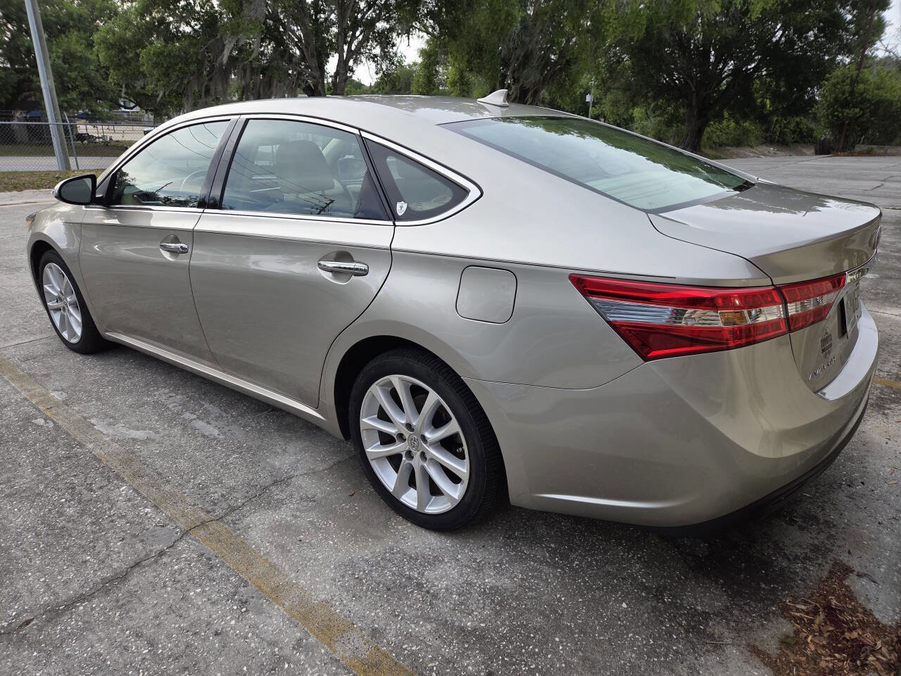 Used 2014 Toyota Avalon Limited FWD image 10