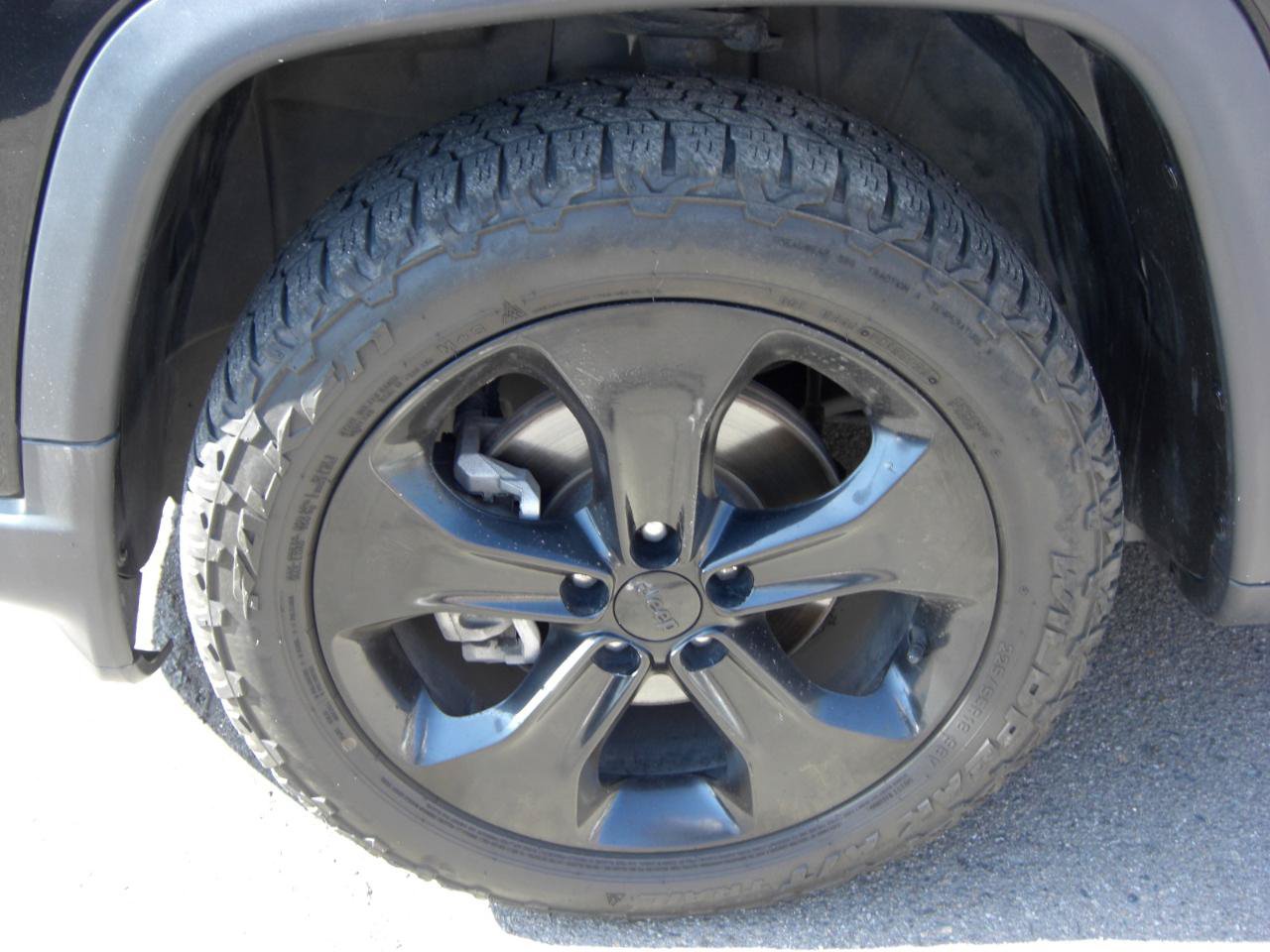 Used 2021 Jeep Compass Latitude w/ Sun and Sound Group AWD/4WD image 4