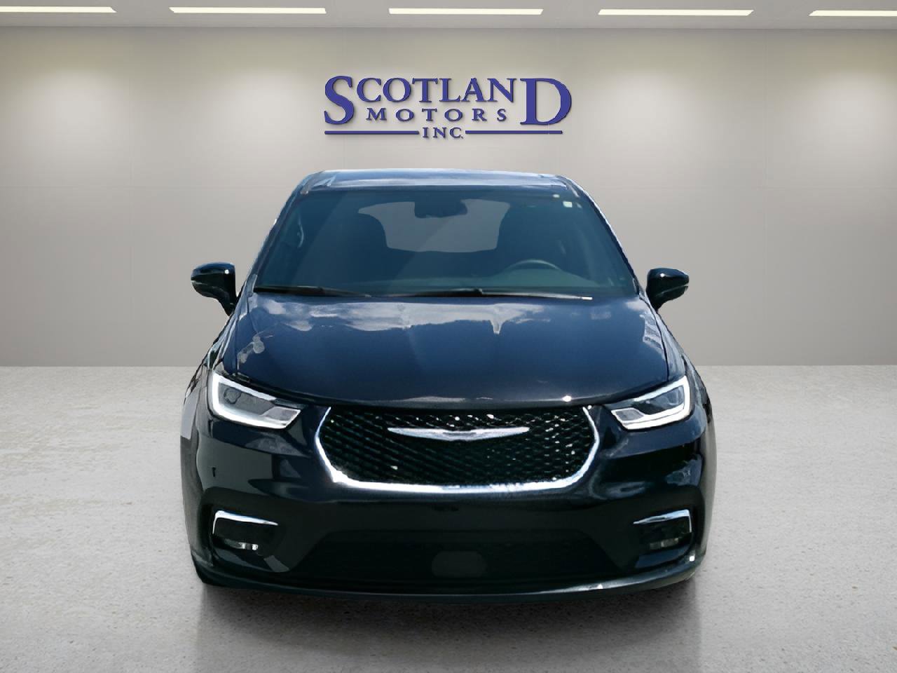 Used 2025 Chrysler Pacifica Select FWD image 3