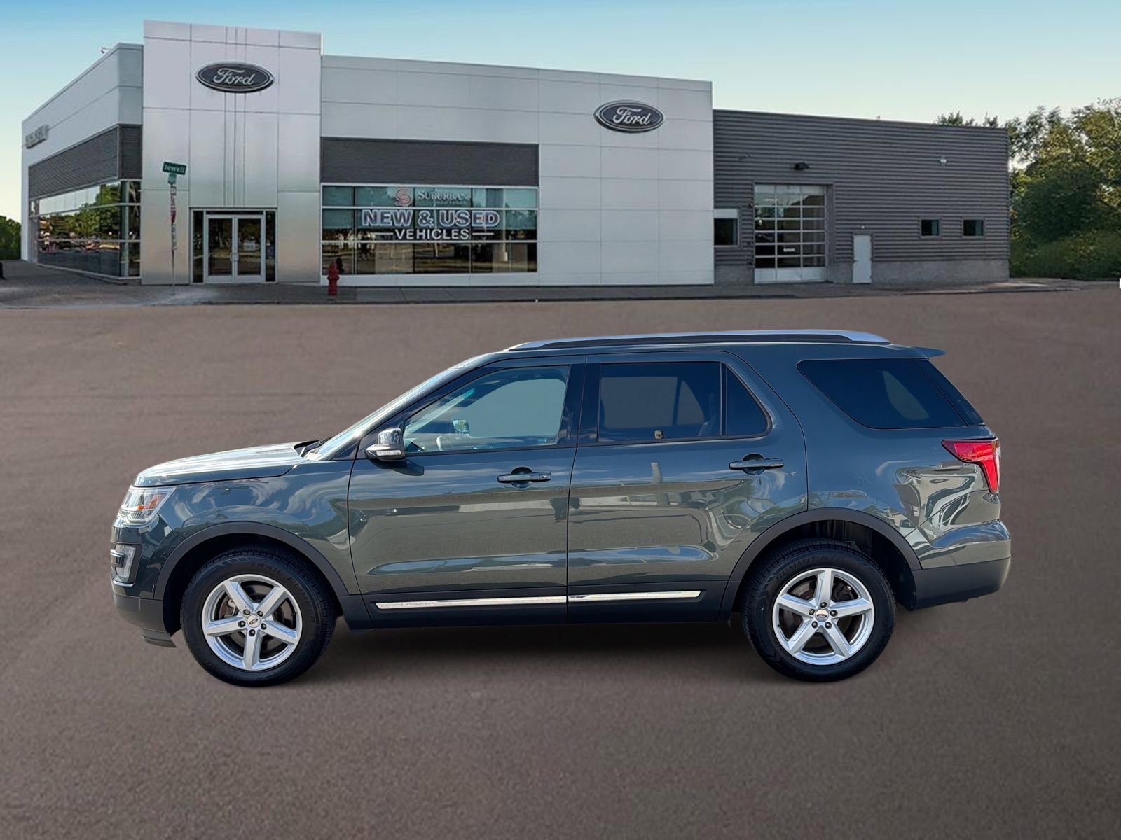 Used 2016 Ford Explorer XLT w/ Equipment Group 202A AWD/4WD image 7