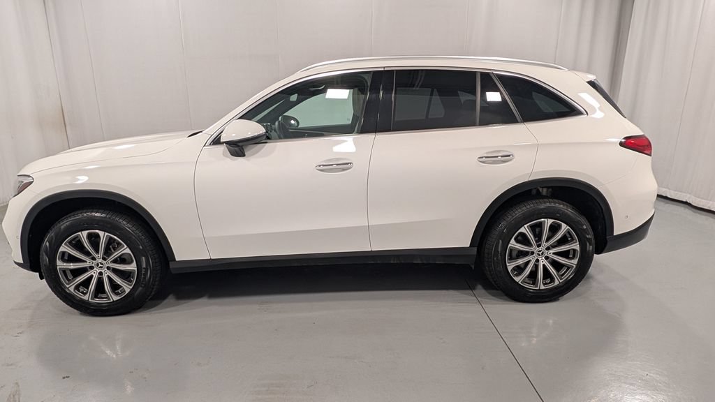 Used 2024 Mercedes-Benz GLC 300 4MATIC image 4