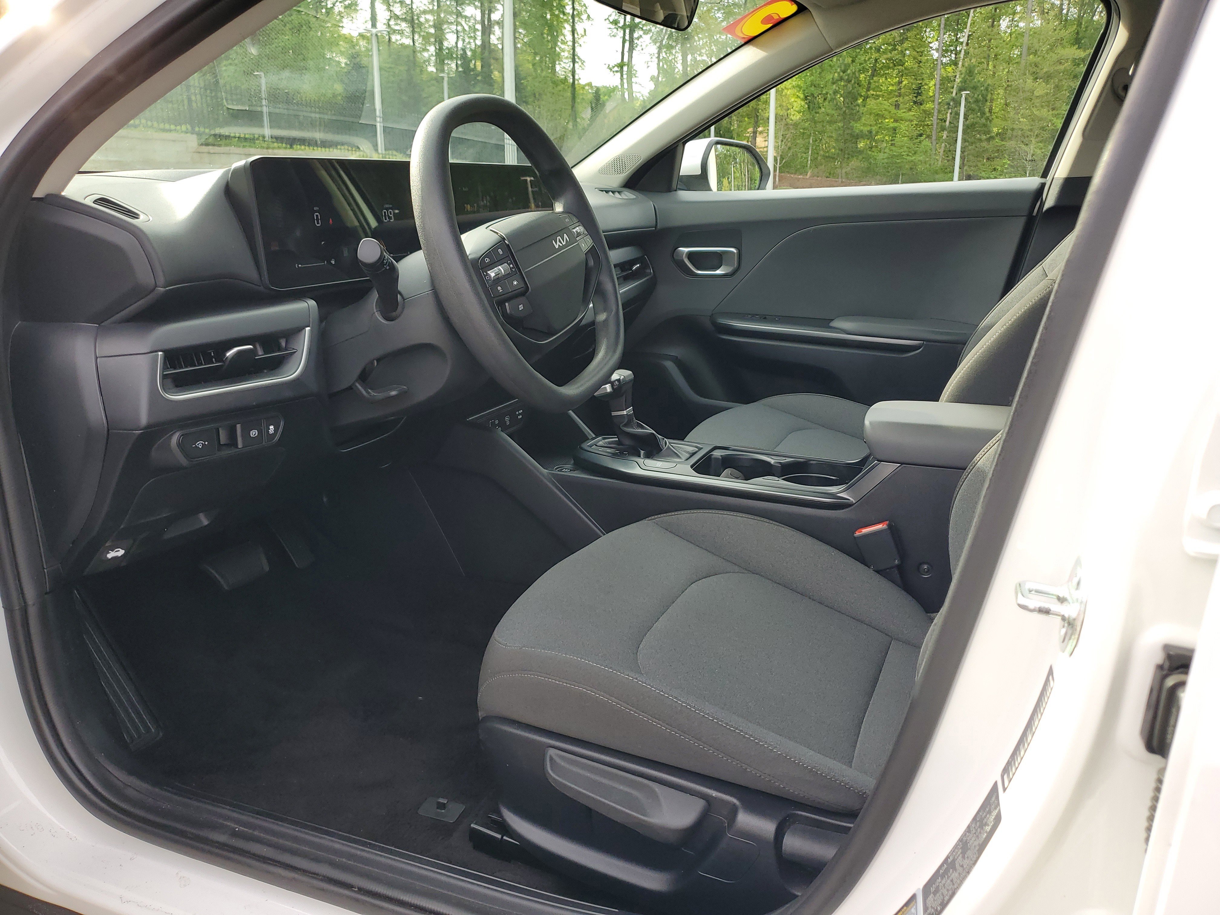 Used 2025 Kia K4 LXS FWD image 15