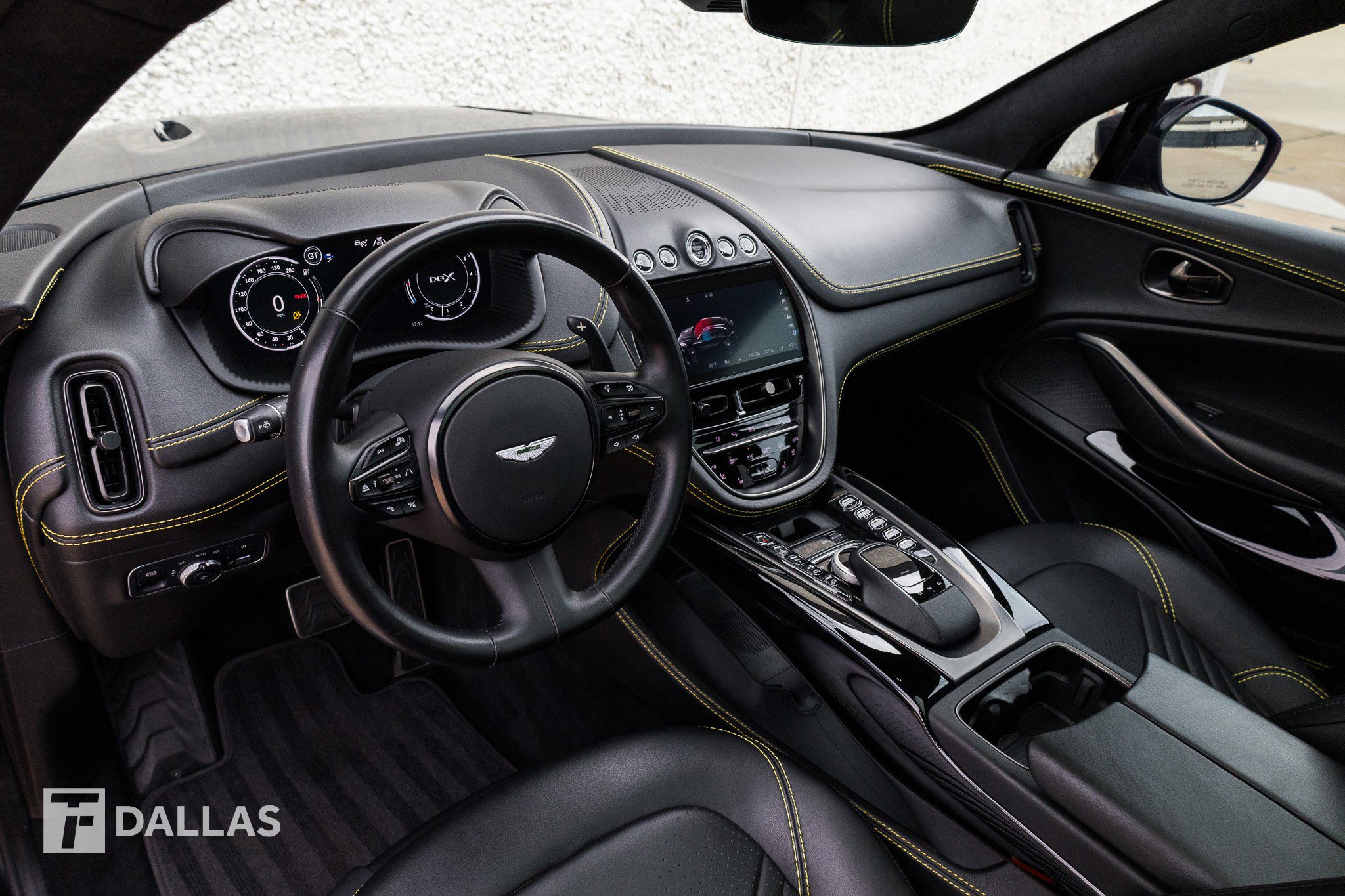 Used 2022 Aston Martin DBX image 25