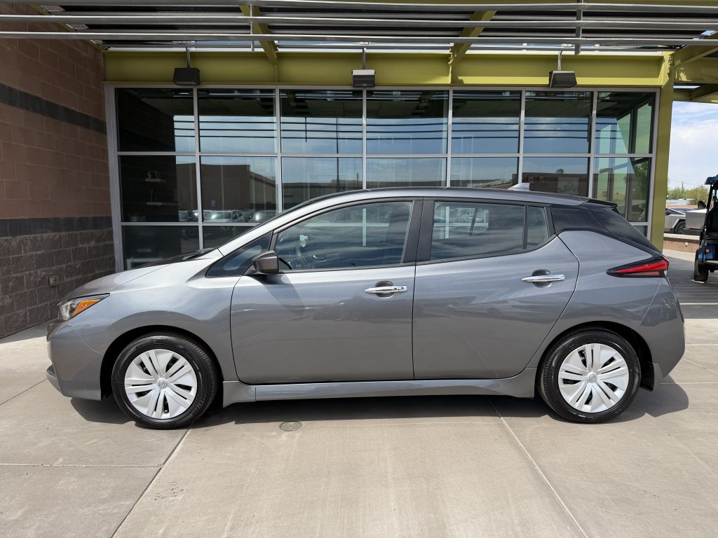 Used 2025 Nissan Leaf S FWD image 7