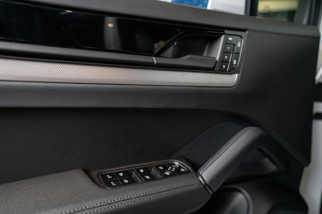 New 2025 Porsche Cayenne image 17