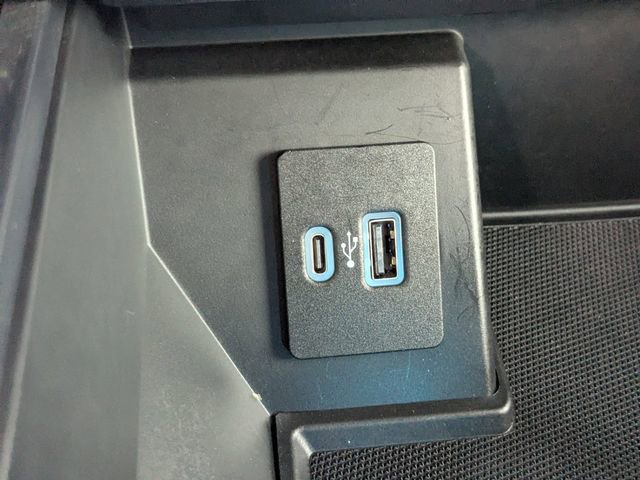 Used 2021 Ford F150 Lariat w/ Trailer Tow Package image 22