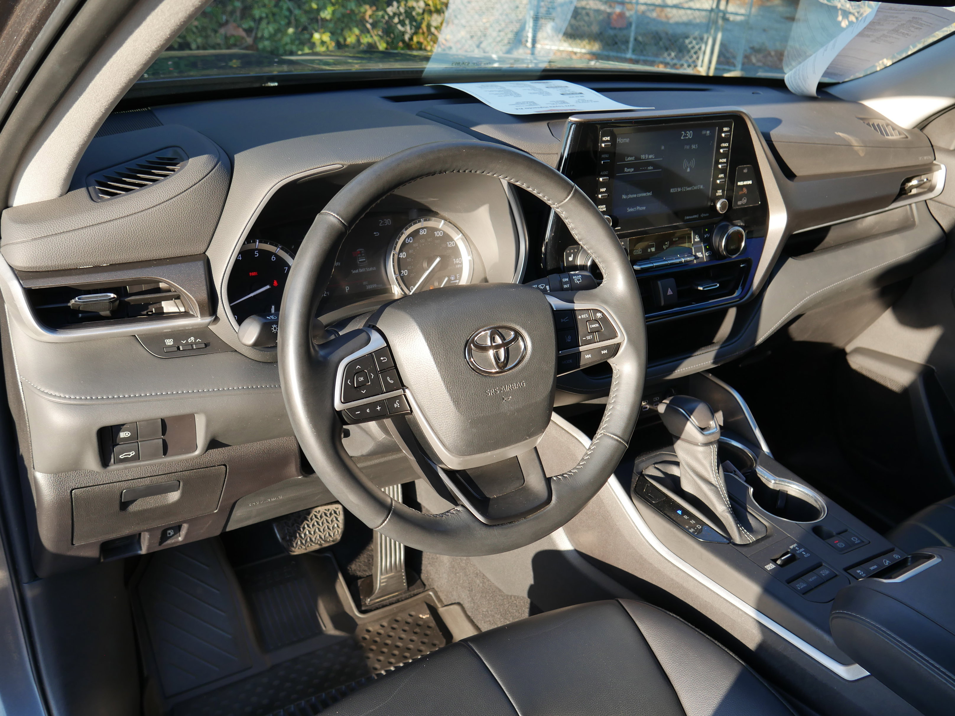 Used 2022 Toyota Highlander XLE image 4