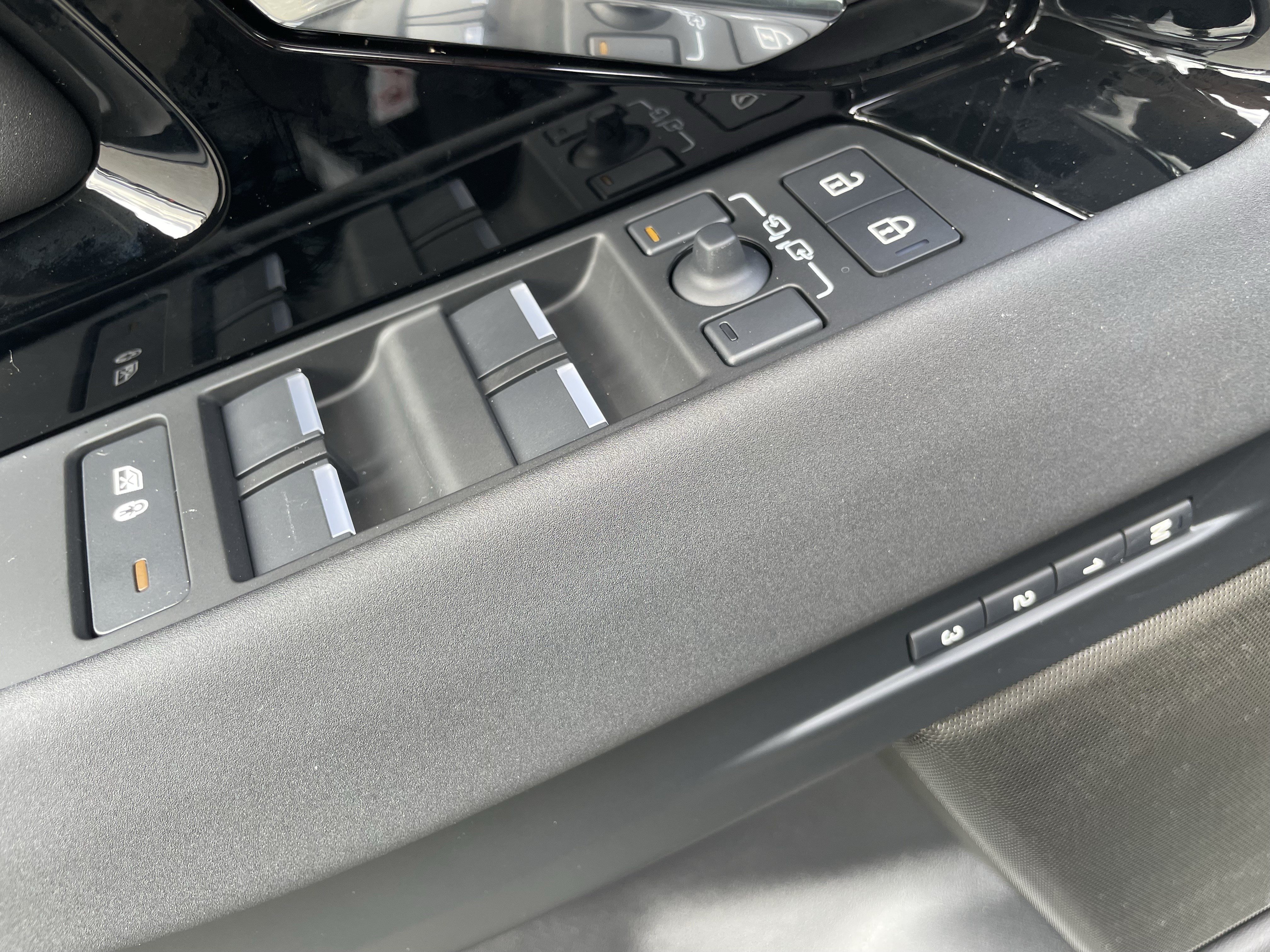 New 2026 Land Rover Range Rover Evoque S AWD/4WD image 11