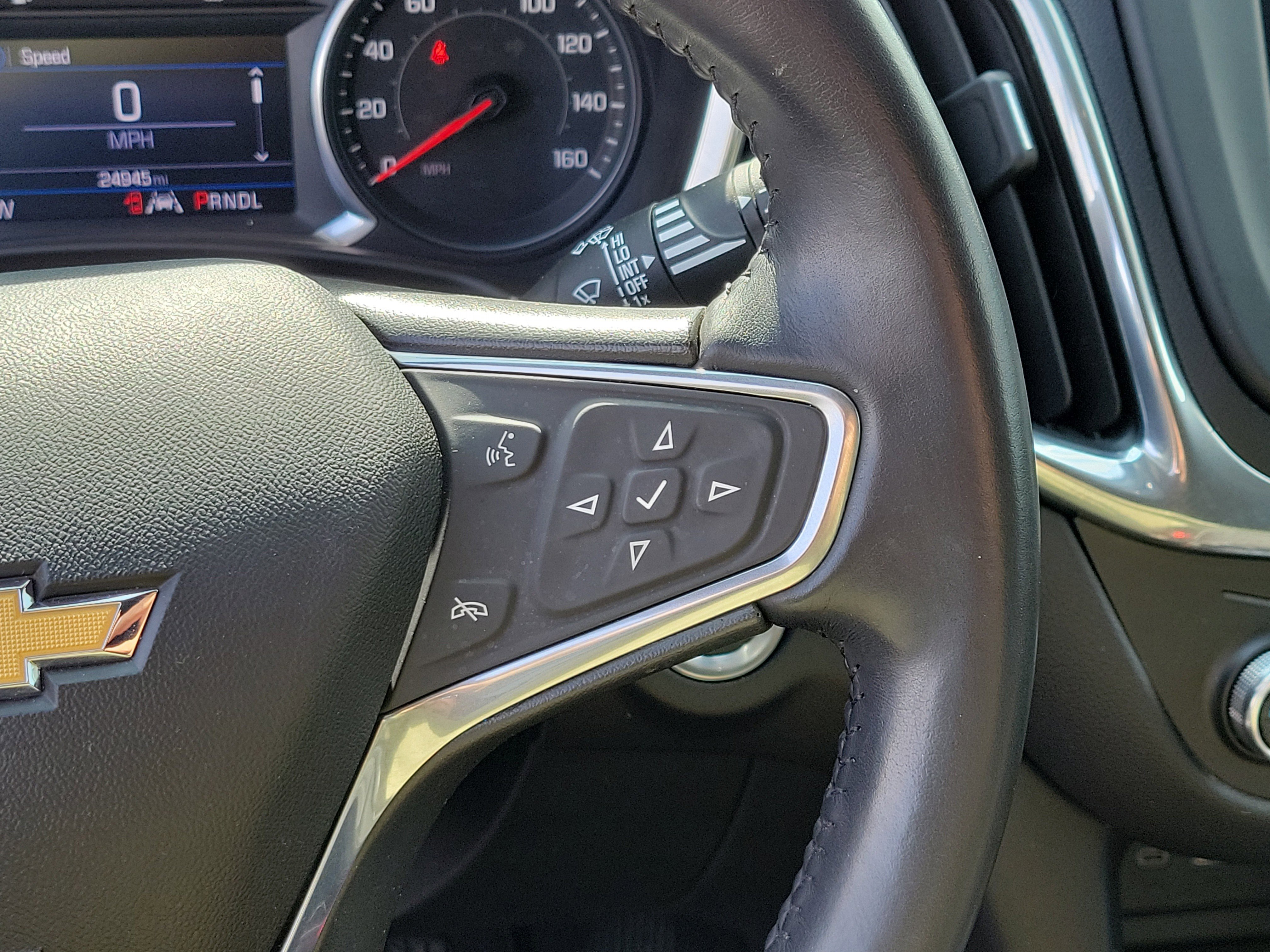 Used 2020 Chevrolet Equinox LT w/ Driver Convenience Package image 23