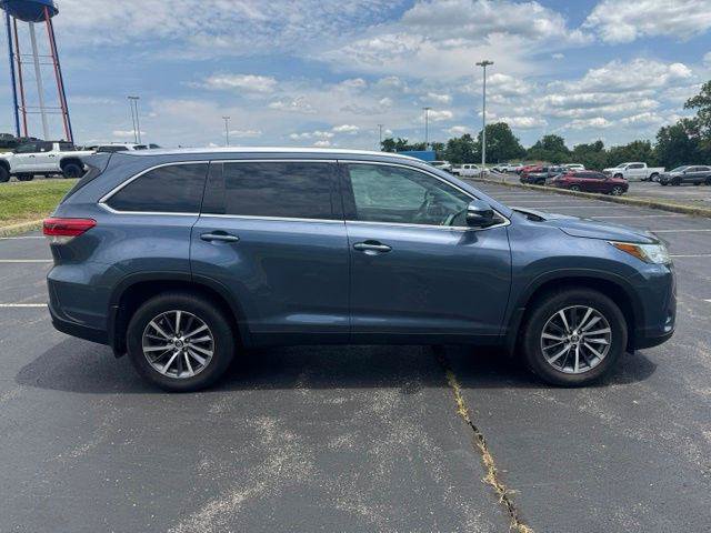 Certified 2019 Toyota Highlander XLE AWD/4WD image 2