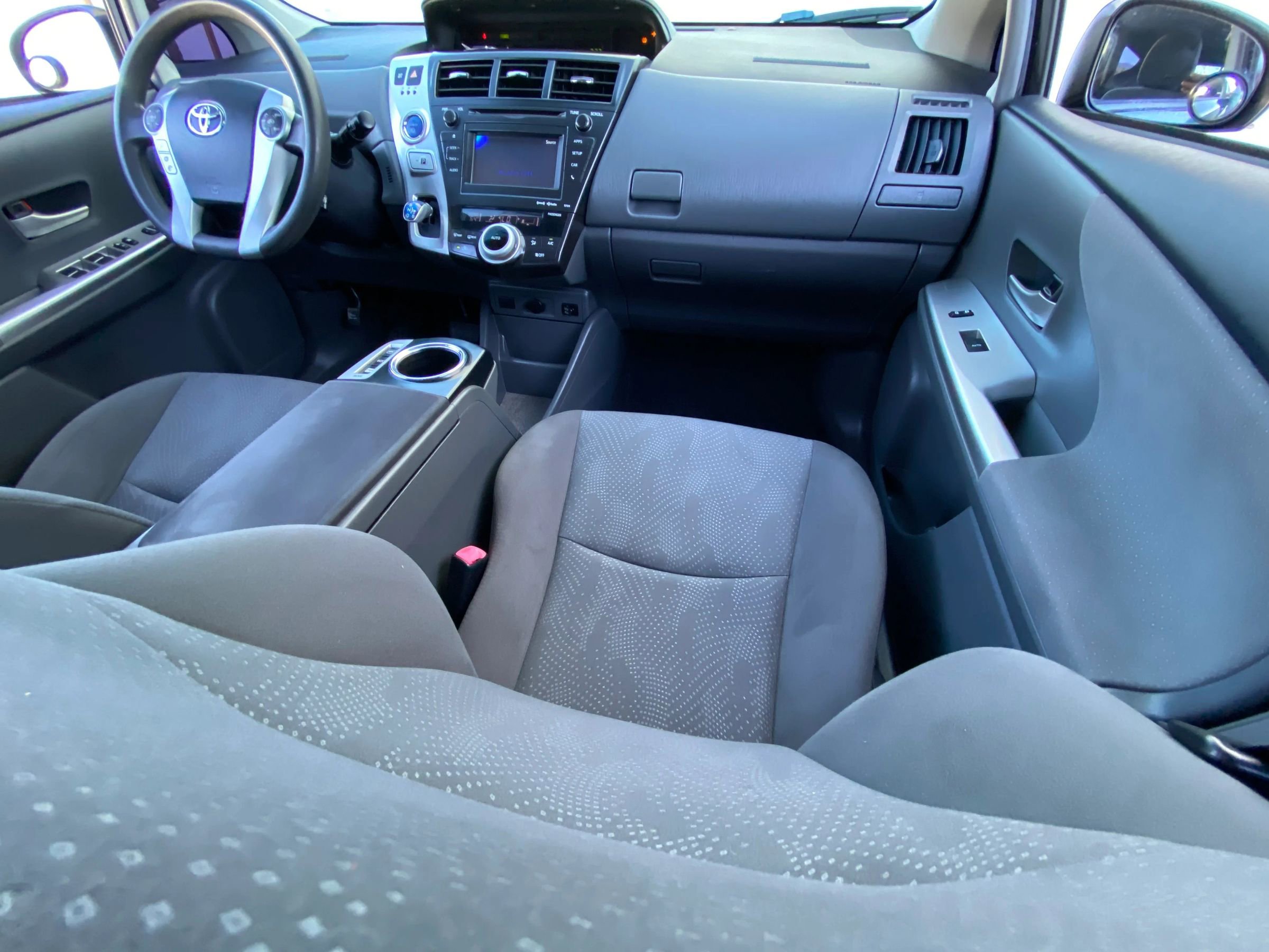 Used 2014 Toyota Prius V Three image 9