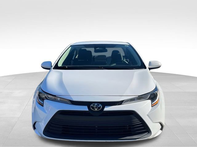Used 2023 Toyota Corolla LE image 2
