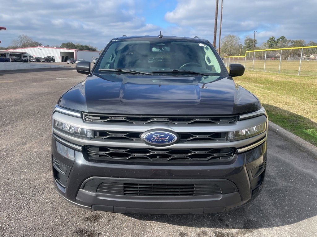Used 2024 Ford Expedition Max XLT image 2