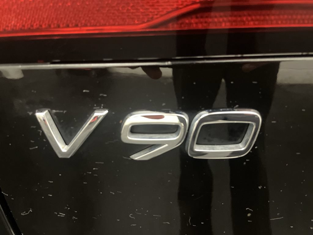 Used 2023 Volvo V90 B6 Cross Country Ultimate AWD/4WD image 25
