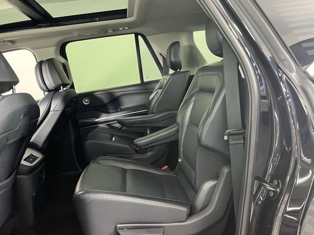 Used 2025 Lincoln Navigator L Reserve image 27