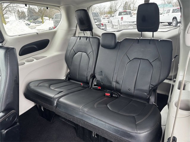 Certified 2019 Chrysler Pacifica Touring-L image 21