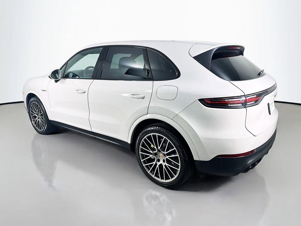 Certified 2023 Porsche Cayenne Platinum Edition image 3