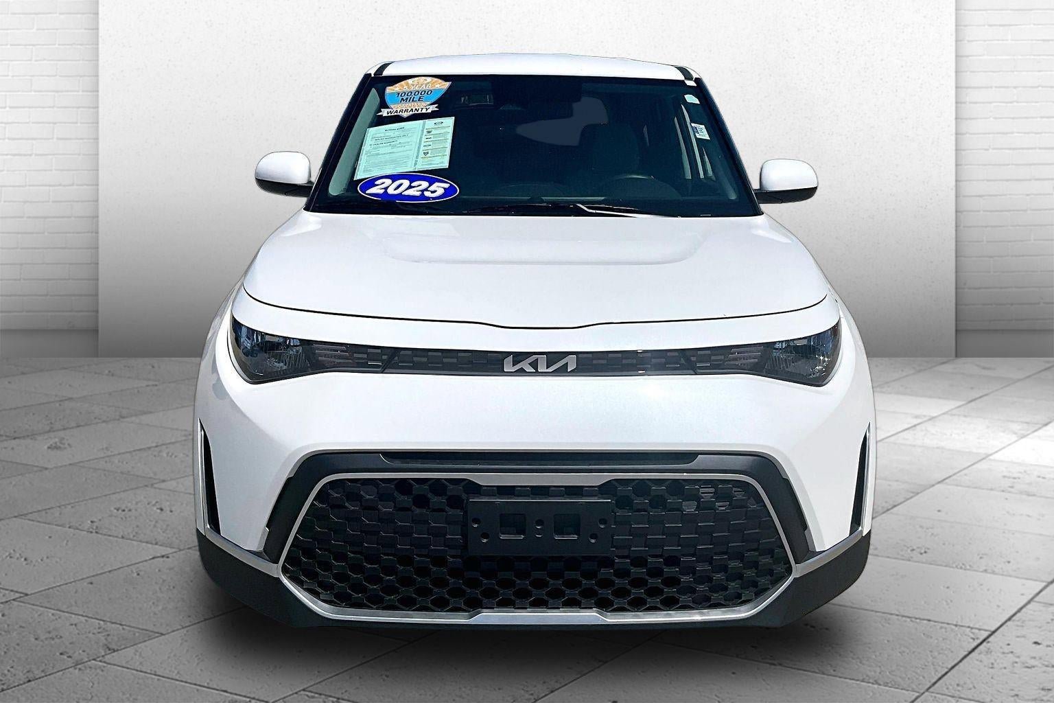 Used 2025 Kia Soul LX FWD image 2