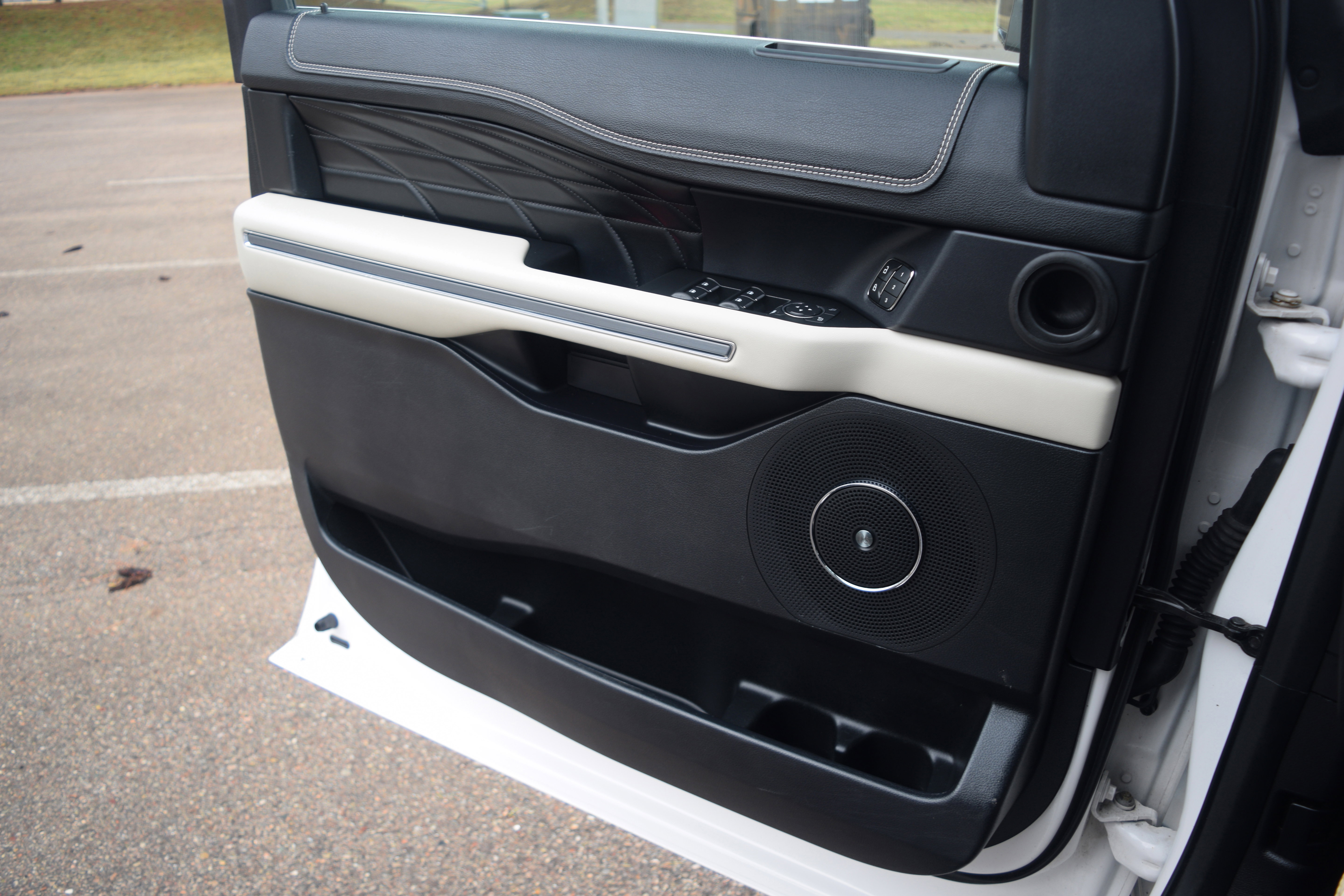 Used 2019 Ford Expedition Platinum image 19
