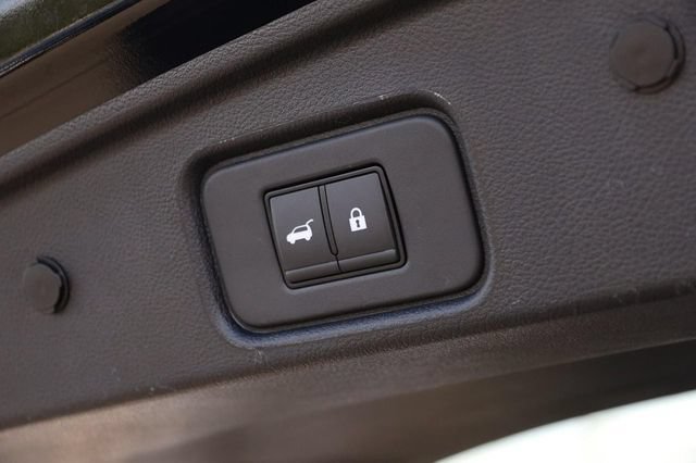 Certified 2025 Nissan Pathfinder SL w/ Black Appearance Package AWD/4WD image 8