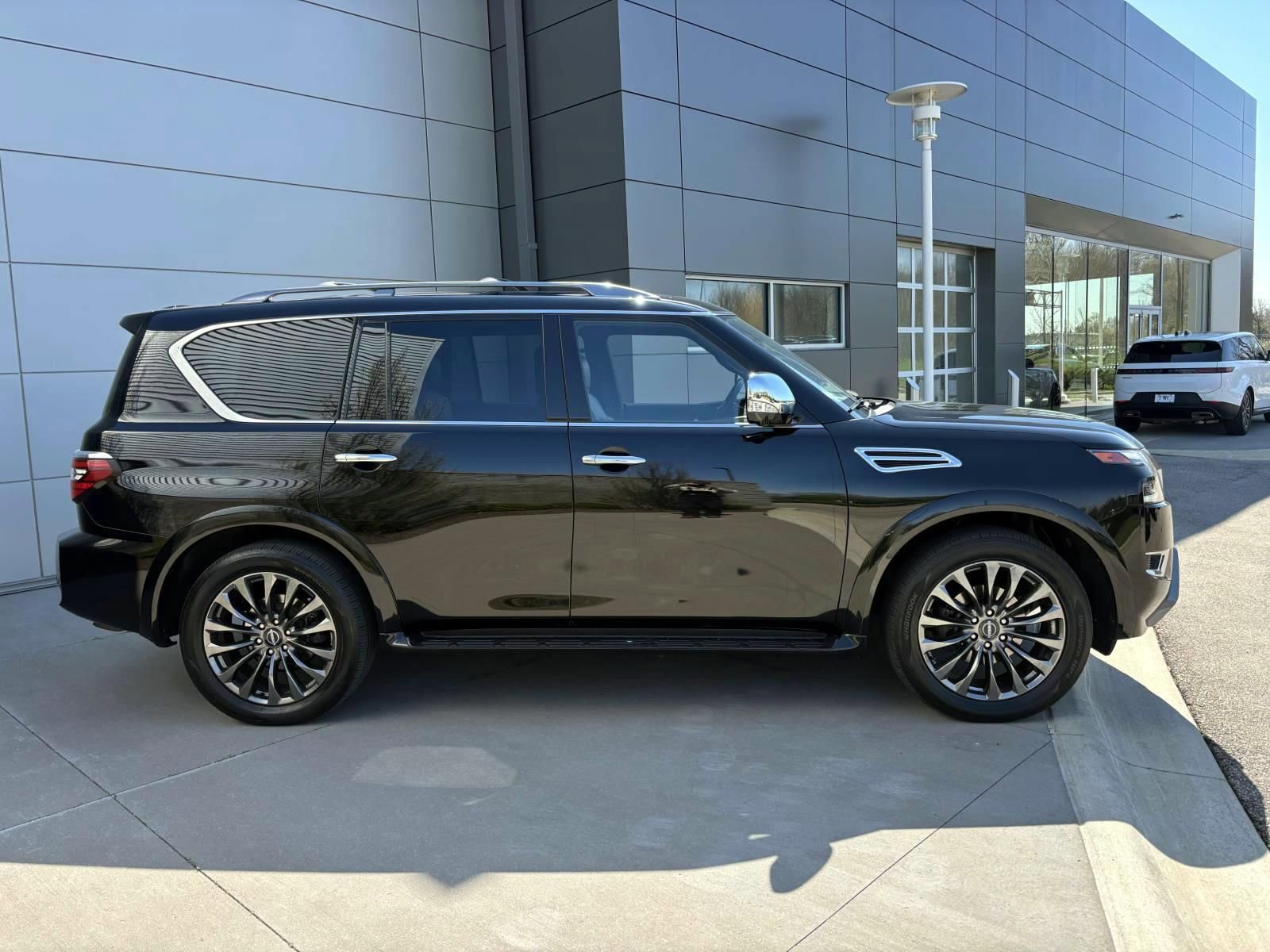 Used 2023 Nissan Armada Platinum w/ Captain's Chairs Package image 4