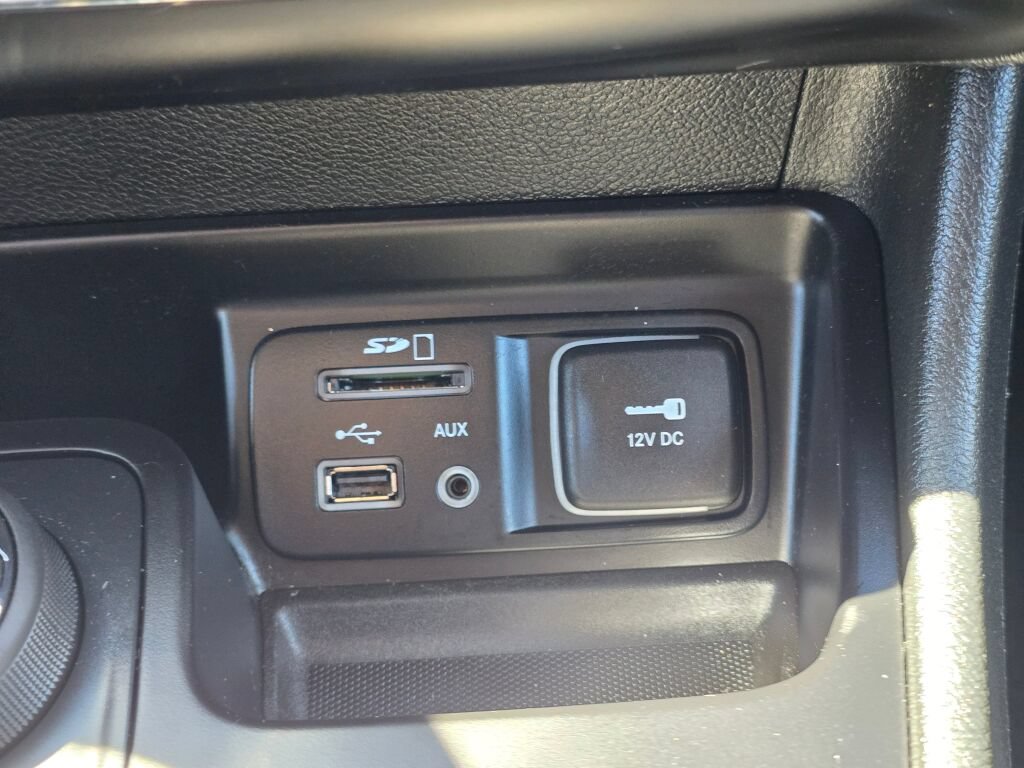 Used 2015 Jeep Cherokee Limited w/ Technology Group AWD/4WD image 34