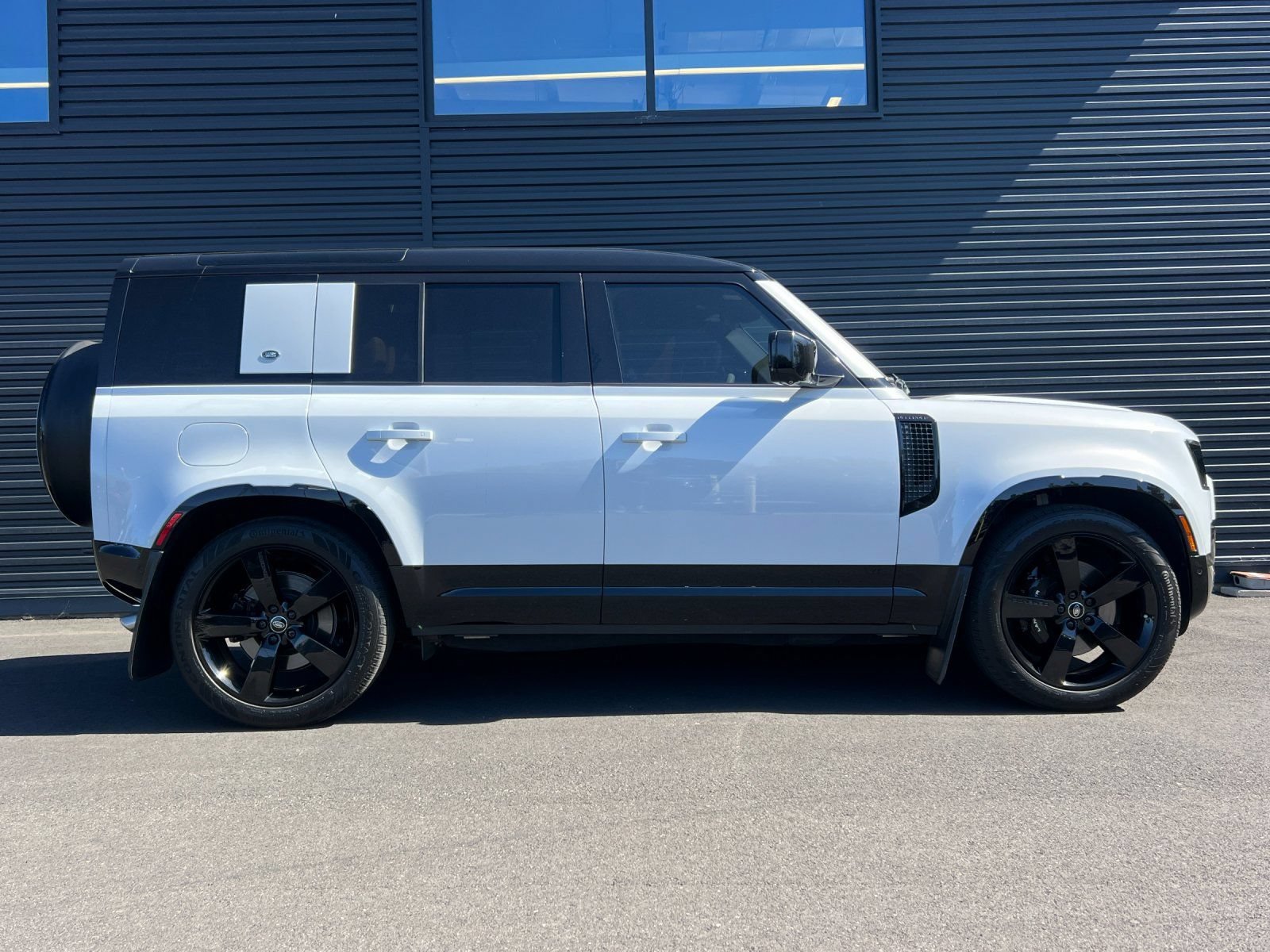 Used 2023 Land Rover Defender 110 V8 AWD/4WD image 7