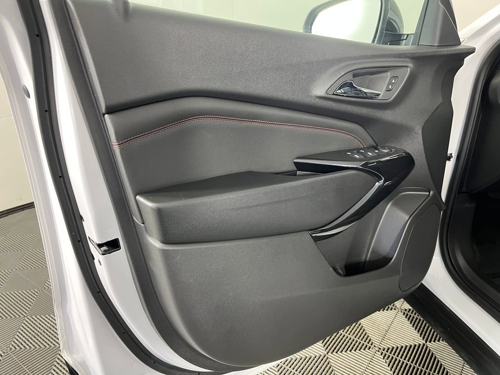 Used 2025 Chevrolet Trax RS w/ Driver Confidence Package FWD image 10