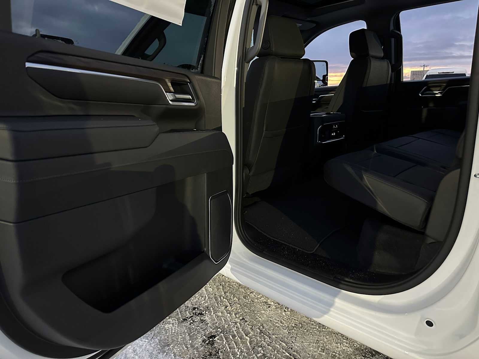 New 2026 GMC Sierra 2500 SLT w/ SLT Convenience Package image 15